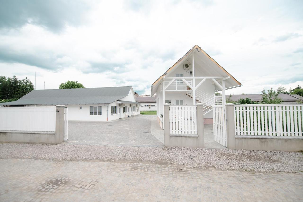 Pixel Guesthouse Targu Secuiesc Bagian luar foto