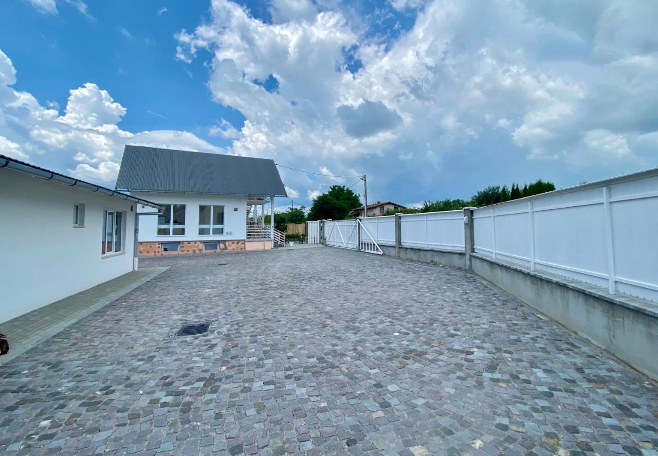 Pixel Guesthouse Targu Secuiesc Bagian luar foto