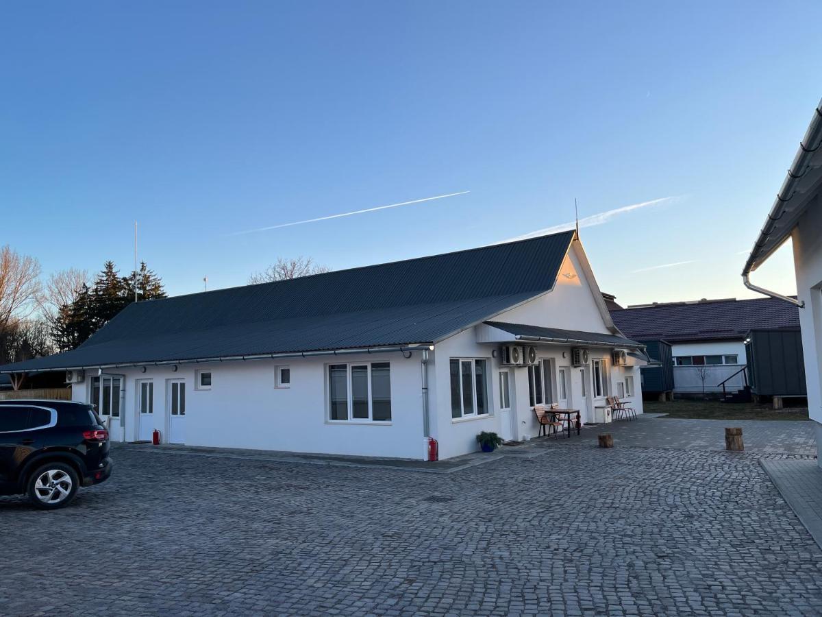 Pixel Guesthouse Targu Secuiesc Bagian luar foto